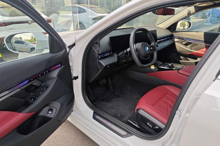 Used BMW i5 2024 eDrive 35L Luxury Package Driver Seat