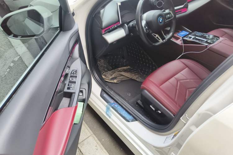 Used BMW i5 2024 eDrive 35L Luxury Model with M Sport Package Driver Seat