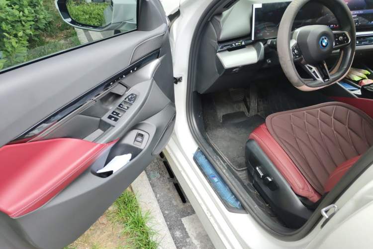 Used BMW i5 2024 eDrive 35L M Sport Package Driver Seat