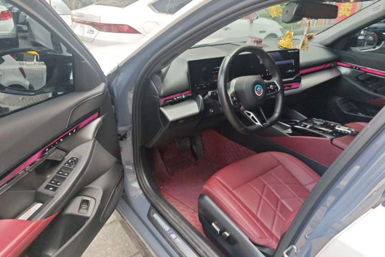 Used BMW i5 2024 eDrive 35L M Sport Package Driver Seat