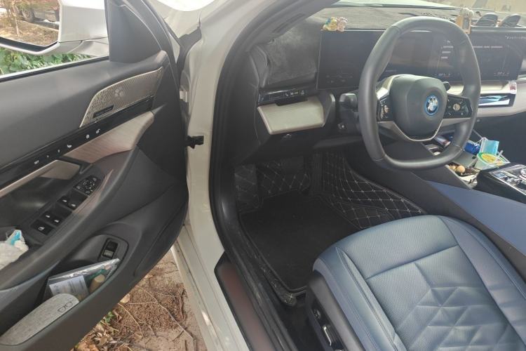 Used BMW i5 2024 eDrive 35L Luxury Package Driver Seat