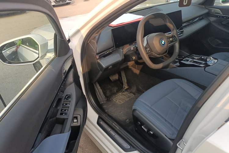 Used BMW i5 2024 eDrive 35L Prestige Luxury Package Driver Seat