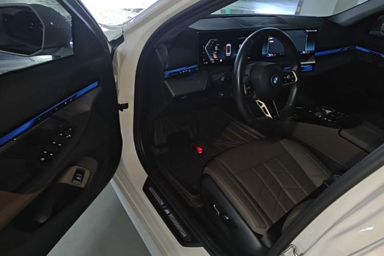 Used BMW i5 2024 eDrive 35L M Sport Package Driver Seat