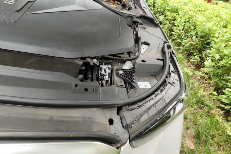 Used BMW i5 2024 eDrive 35L M Sport Package Engine Bay Left