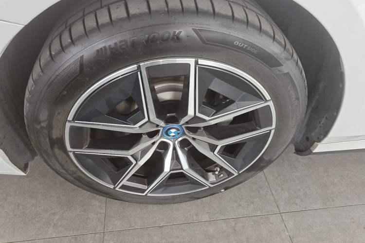 Used BMW i5 2024 eDrive 35L Luxury Model with M Sport Package Exterior 1