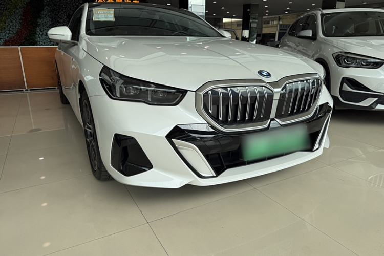 Used BMW i5 2024 eDrive 35L Luxury Model with M Sport Package Exterior 1