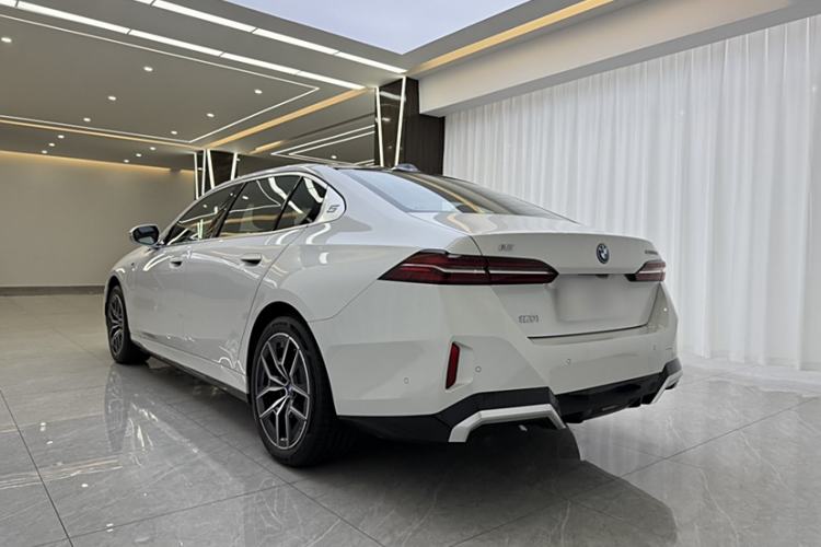 Used BMW i5 2024 eDrive 35L M Sport Package Exterior 2