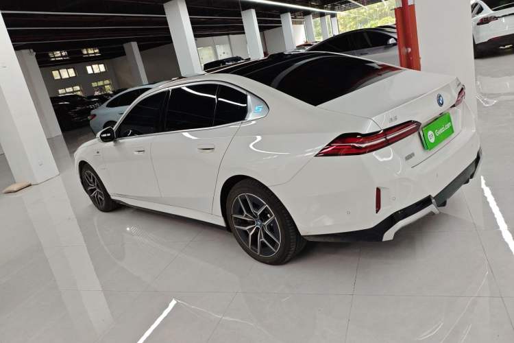 Used BMW i5 2024 eDrive 35L Luxury Model with M Sport Package Exterior 3