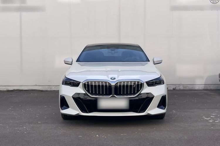 Used BMW i5 2024 eDrive 35L Luxury Model with M Sport Package Exterior 3