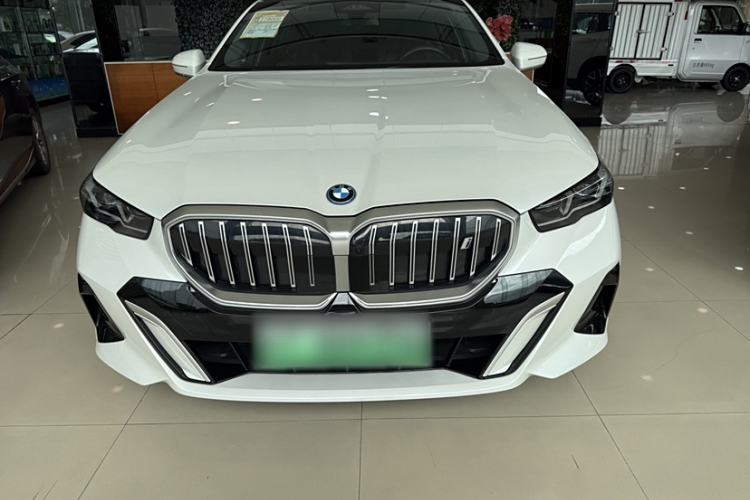 Used BMW i5 2024 eDrive 35L Luxury Model with M Sport Package Exterior 3