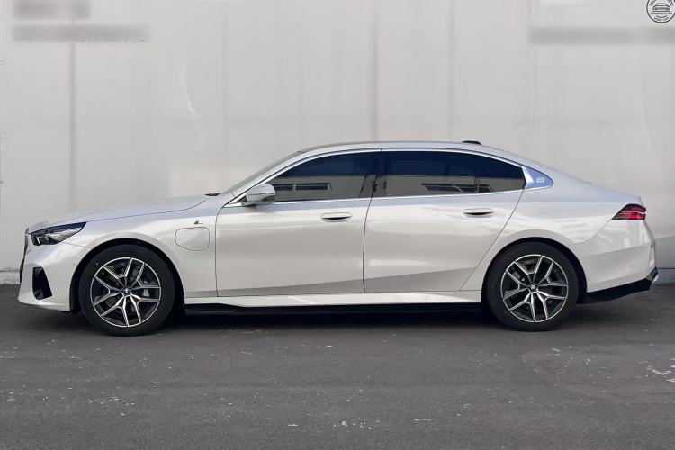 Used BMW i5 2024 eDrive 35L Luxury Model with M Sport Package Exterior 4