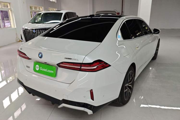 Used BMW i5 2024 eDrive 35L Luxury Model with M Sport Package Exterior 5