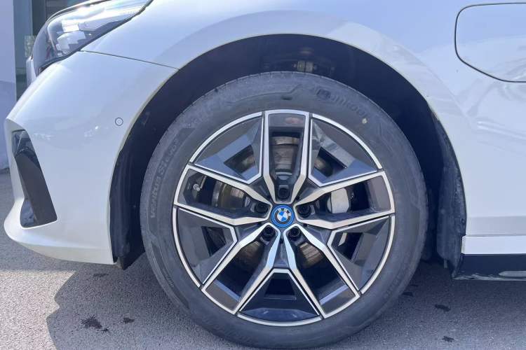 Used BMW i5 2024 eDrive 35L M Sport Package Exterior 5