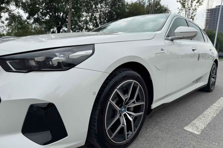 Used BMW i5 2024 eDrive 35L Luxury Model with M Sport Package Exterior 7