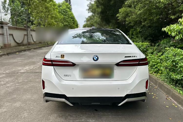 Used BMW i5 2024 eDrive 35L Luxury Model with M Sport Package Exterior 7
