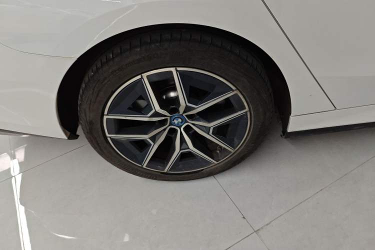 Used BMW i5 2024 eDrive 35L Luxury Model with M Sport Package Exterior 8