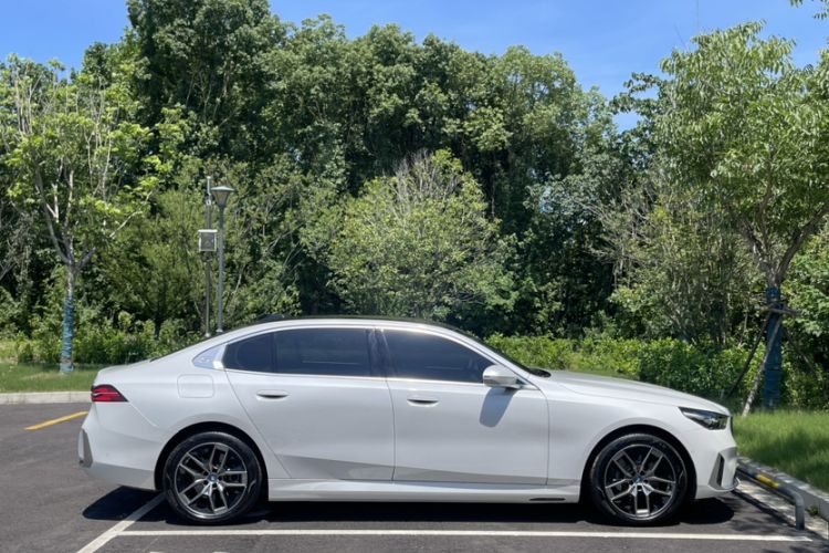 Used BMW i5 2024 eDrive 35L Luxury Package Exterior 8