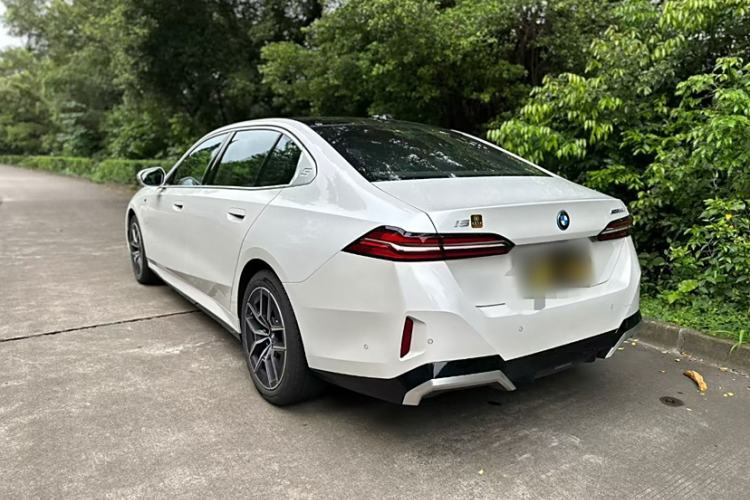 Used BMW i5 2024 eDrive 35L Luxury Model with M Sport Package Exterior 8