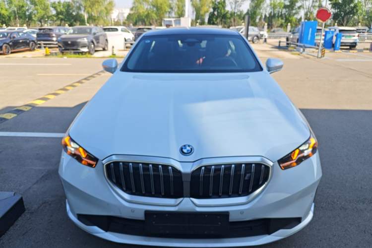 Used BMW i5 2024 eDrive 35L Luxury Package Front