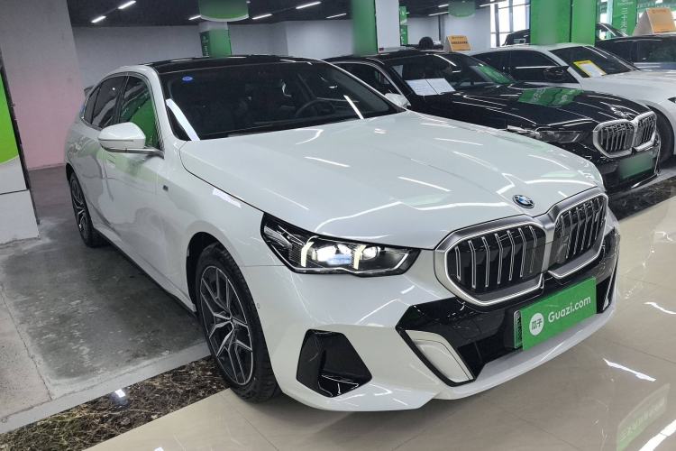 Used BMW i5 2024 eDrive 35L Luxury Model with M Sport Package Front Right 45 Deg