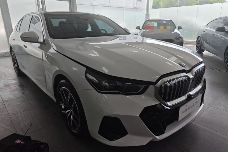 Used BMW i5 2024 eDrive 35L Luxury Model with M Sport Package Front Right 45 Deg