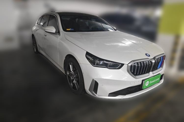 Used BMW i5 2024 eDrive 35L Luxury Package Front Right 45 Deg