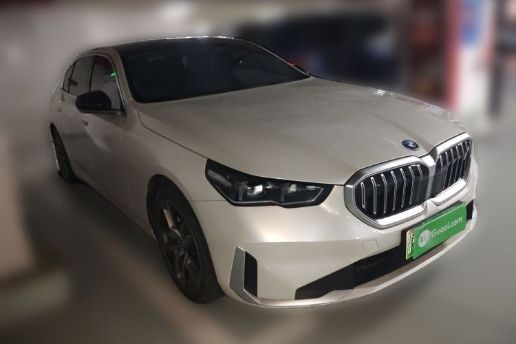 Used BMW i5 2024 eDrive 35L Luxury Package Front Right 45 Deg