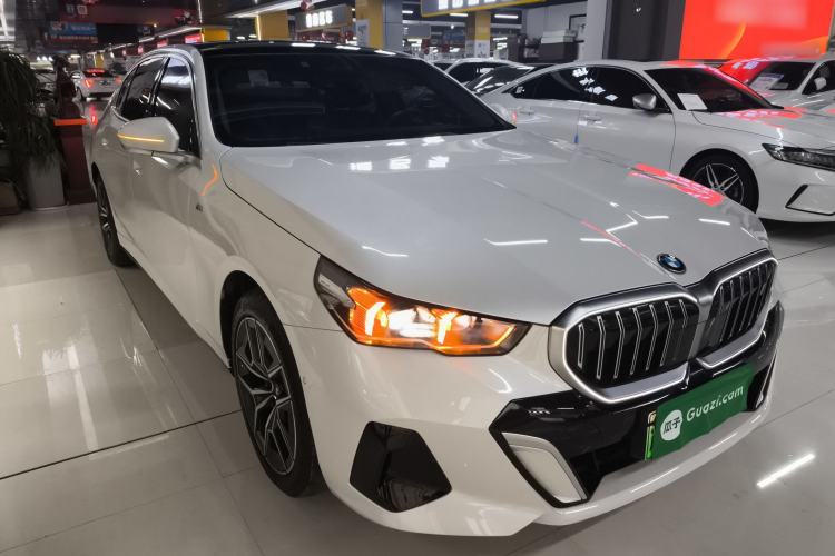 Used BMW i5 2024 eDrive 35L Luxury Model with M Sport Package Front Right 45 Deg