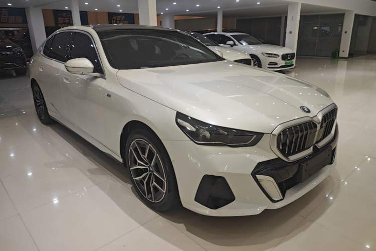 Used BMW i5 2024 eDrive 35L Luxury Model with M Sport Package Front Right 45 Deg