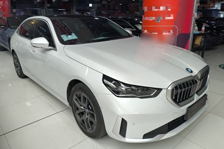 Used BMW i5 2024 eDrive 35L Luxury Package Front Right 45 Deg