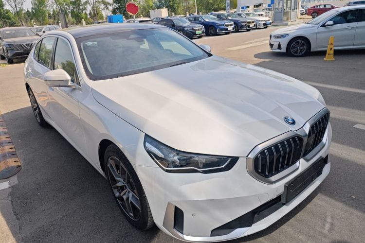 Used BMW i5 2024 eDrive 35L Luxury Package Front Right 45 Deg