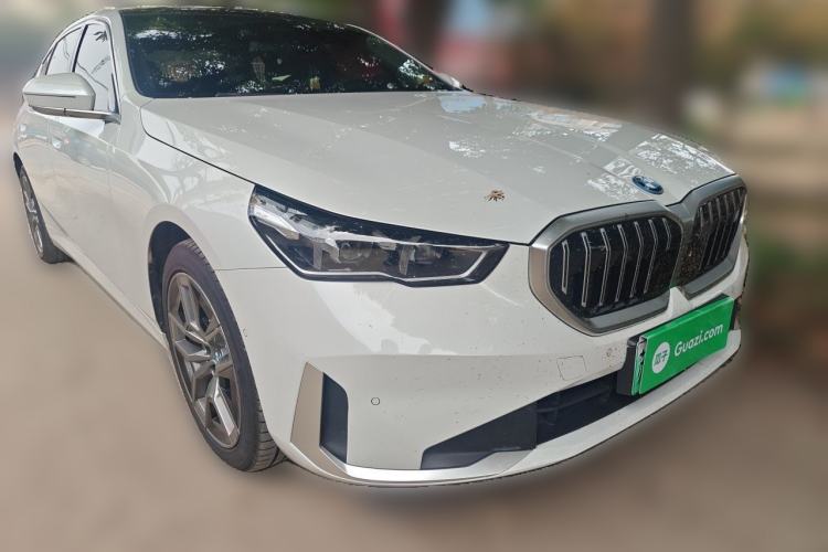 Used BMW i5 2024 eDrive 35L Luxury Package Front Right 45 Deg