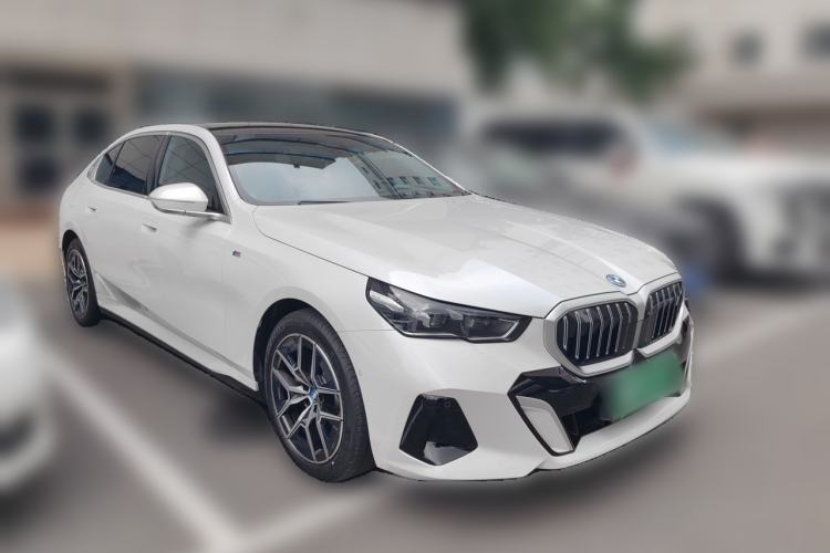 Used BMW i5 2024 eDrive 35L Luxury Model with M Sport Package Front Right 45 Deg