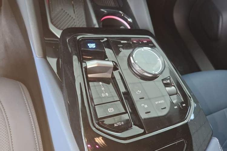 Used BMW i5 2024 eDrive 35L Luxury Model with M Sport Package Gear Lever