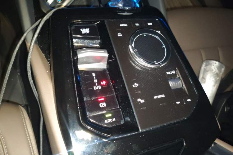 Used BMW i5 2024 eDrive 35L Luxury Package Gear Lever
