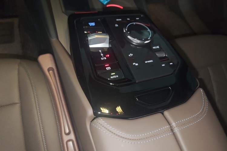 Used BMW i5 2024 eDrive 35L M Sport Package Gear Lever