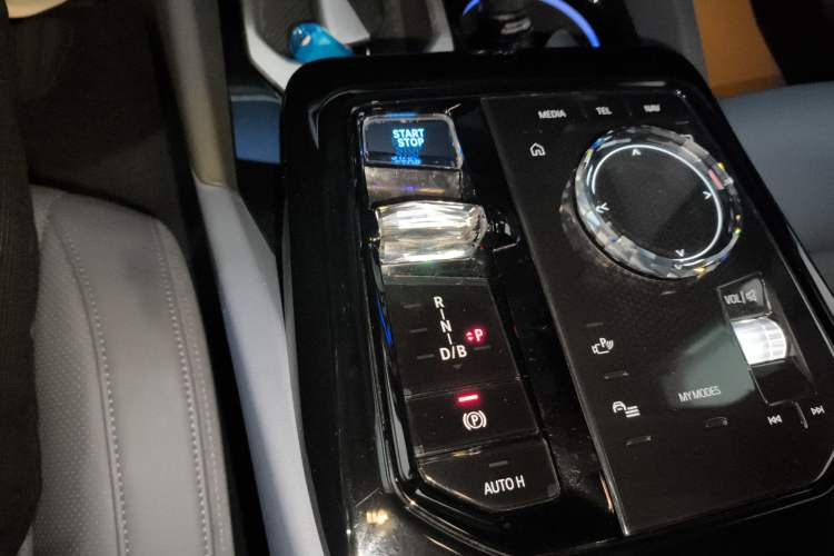 Used BMW i5 2024 eDrive 35L Luxury Model with M Sport Package Gear Lever