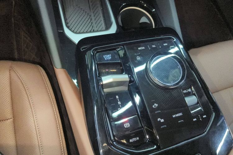 Used BMW i5 2024 eDrive 35L Luxury Package Gear Lever