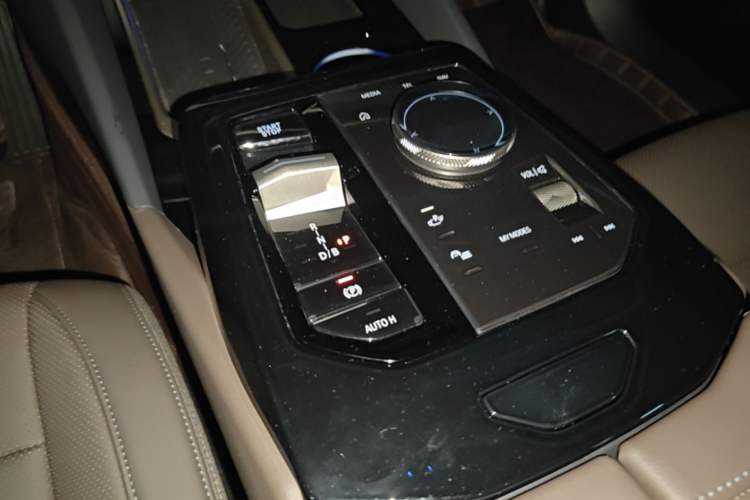 Used BMW i5 2024 eDrive 35L M Sport Package Gear Lever