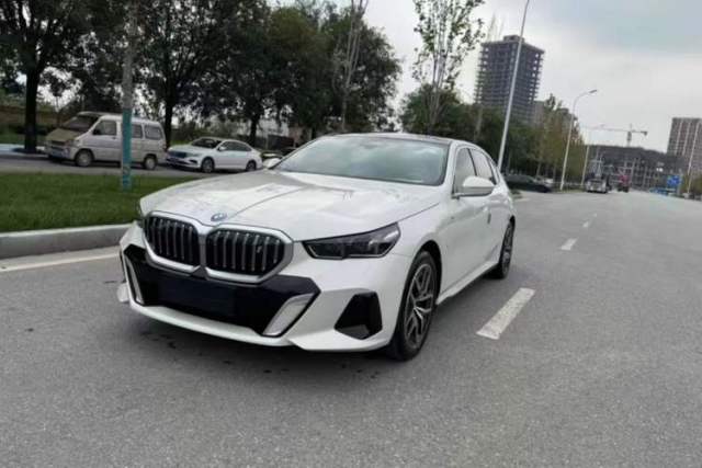 Used BMW i5 2024 eDrive 35L Luxury Model with M Sport Package