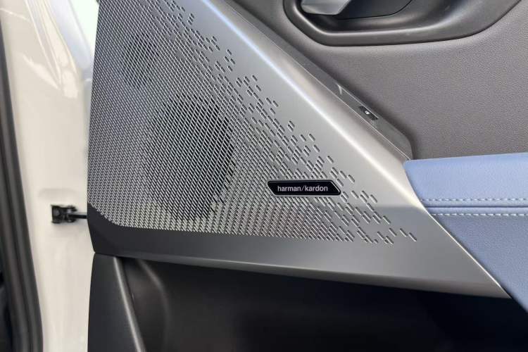 Used BMW i5 2024 eDrive 35L Luxury Model with M Sport Package Interior 1