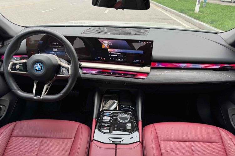 Used BMW i5 2024 eDrive 35L Luxury Model with M Sport Package Interior 1