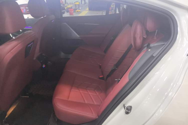 Used BMW i5 2024 eDrive 35L M Sport Package Interior 1