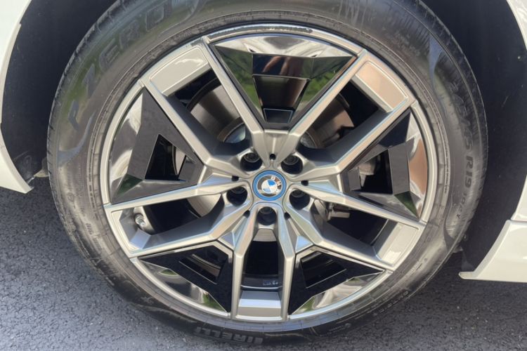 Used BMW i5 2024 eDrive 35L Luxury Package Interior 2