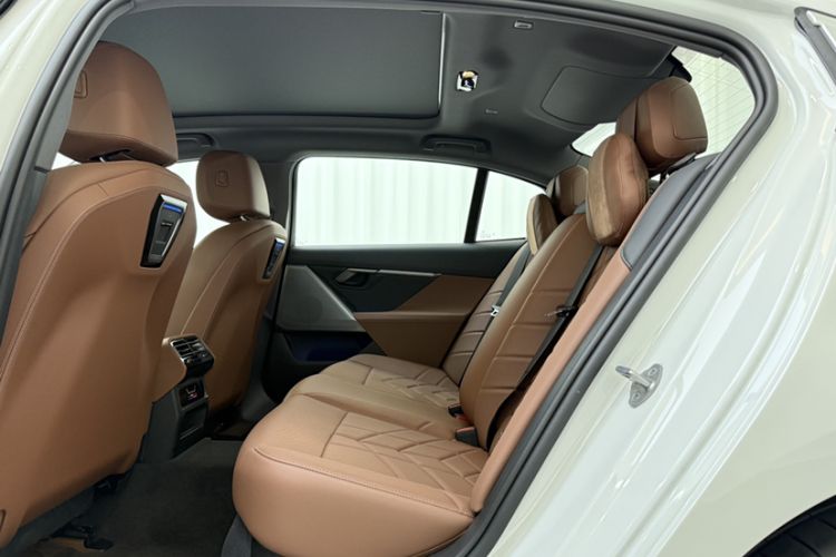 Used BMW i5 2024 eDrive 35L M Sport Package Interior 2