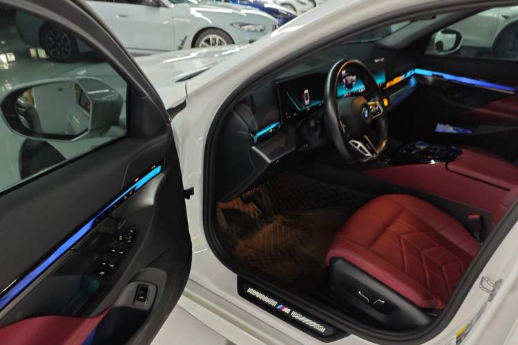 Used BMW i5 2024 eDrive 35L Luxury Model with M Sport Package Interior 3