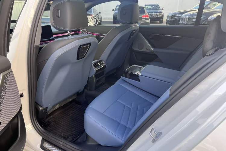 Used BMW i5 2024 eDrive 35L Luxury Model with M Sport Package Interior 3
