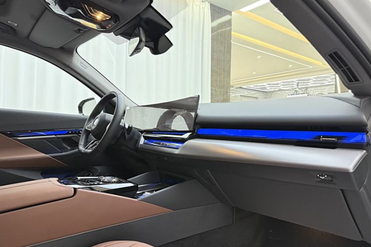 Used BMW i5 2024 eDrive 35L M Sport Package Interior 3