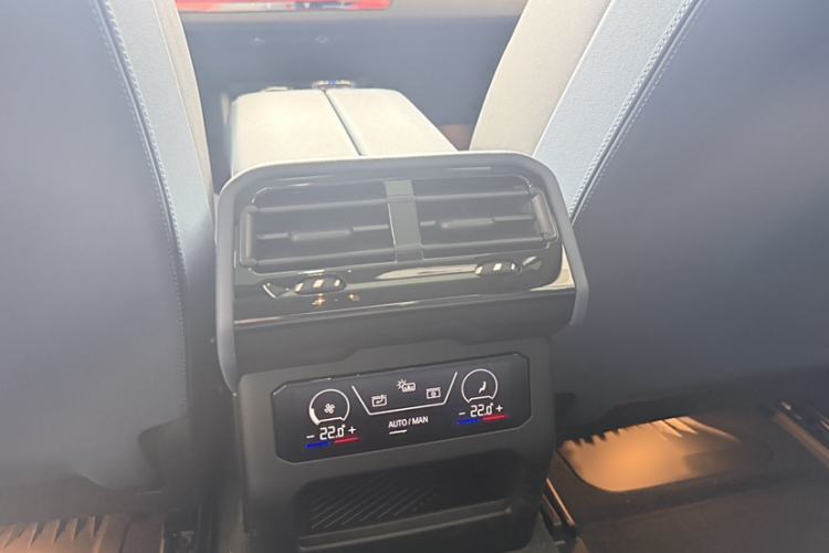 Used BMW i5 2024 eDrive 35L Luxury Model with M Sport Package Interior 3
