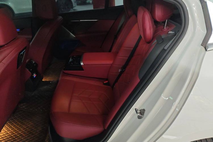 Used BMW i5 2024 eDrive 35L Luxury Model with M Sport Package Interior 4